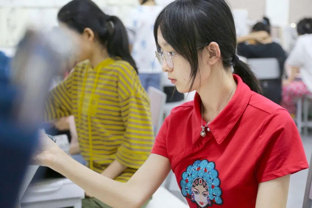 k8凯发(中国)天生赢家·一触即发2023届学员素描课堂场景