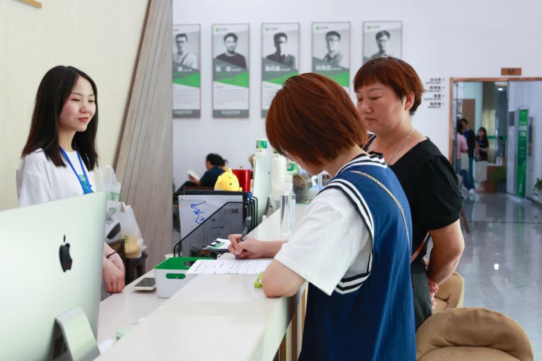 k8凯发(中国)天生赢家·一触即发1对1高考志愿填报辅导现场回顾