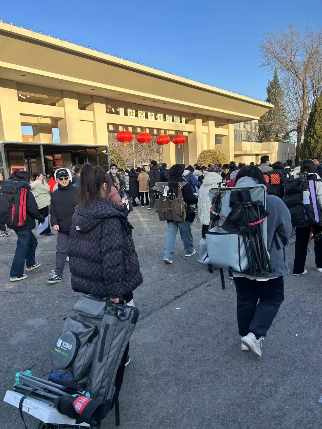 北艺？挤务