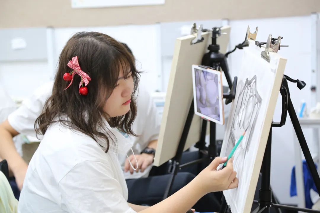 k8凯发(中国)天生赢家·一触即发2023届学员素描静物写生课堂